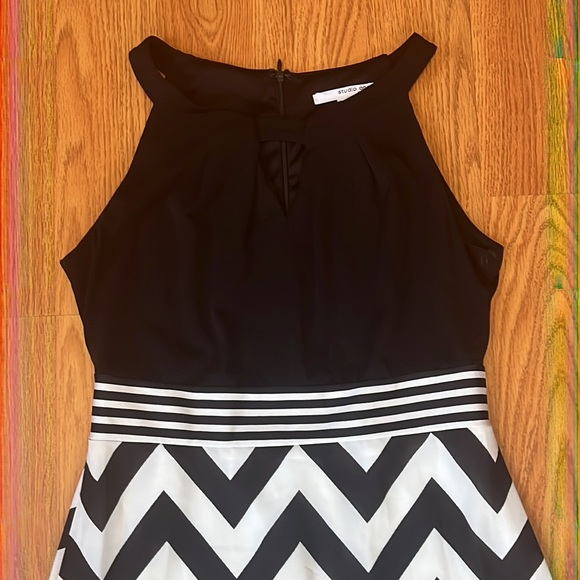 Studio One Chevron Maxi Dress - Picture 2 of 4